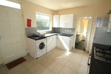 5 bed house, Beeston Road, Dunkirk, Nottingham, NG72JP - Image 2