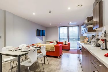 7-Bed Club Ensuite at Mary Parker House, 17 Apsley Road, Mutley, Plymouth, PL46PJ - Image 5