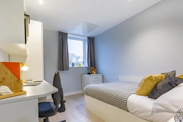7-Bed Club Ensuite at Mary Parker House, 17 Apsley Road, Mutley, Plymouth, PL46PJ - Image 6