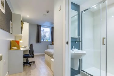 7-Bed Club Ensuite at Mary Parker House, 17 Apsley Road, Mutley, Plymouth, PL46PJ - Image 9