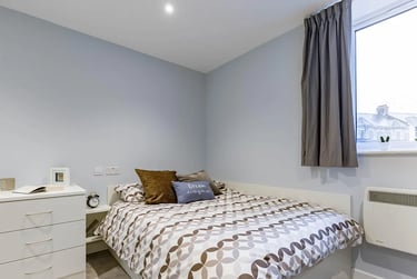 5 Bed Club Studio at Mary Parker House, 17 Apsley Road, Mutley, Plymouth, PL46PJ - Image 1