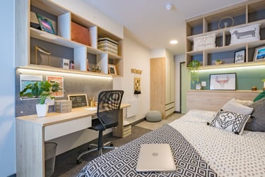 Standard at Oak House, Park Lane, Belle Vue, Leeds, LS31FJ - Image 1