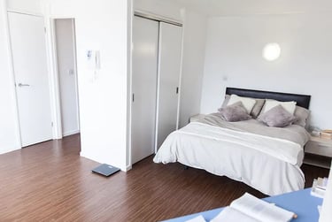 1-Bed Apartment at Holly Court, High Kingsdown, Clifton, Bristol, BS28DQ - Image 2