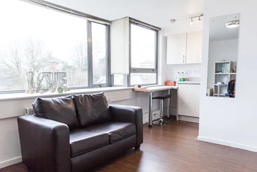 1-Bed Apartment at Holly Court, High Kingsdown, Clifton, Bristol, BS28DQ - Image 3