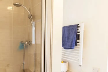 1-Bed Apartment at Holly Court, High Kingsdown, Clifton, Bristol, BS28DQ - Image 6