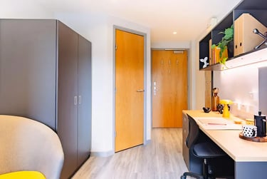 Classic En Suite at Therese House, 29- 30 Glasshouse Yard, Barbican, London, EC1A4JN - Image 6