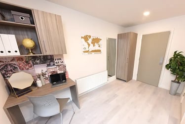 Premium Room in 2 Bed - Image 2