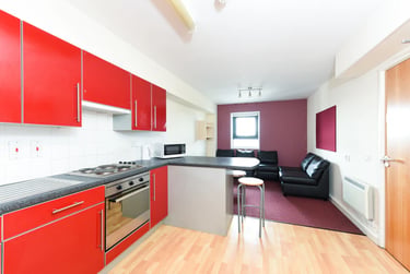 En-suite Standard at Corfe House, Pitwines Close, Central, Bournemouth, BH151ED - Image 3