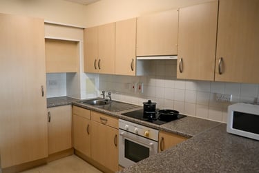 En-suite Standard at Corfe House, Pitwines Close, Central, Bournemouth, BH151ED - Image 2