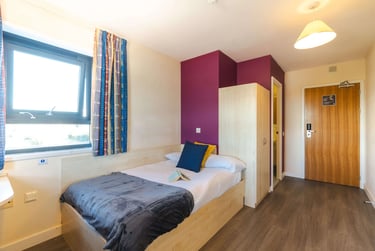 En-suite Standard at Corfe House, Pitwines Close, Central, Bournemouth, BH151ED - Image 2
