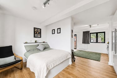 Silver Large Courtyard Studio, Floors G-4 at CODE Students, 40-72 Western Road, Bede Park, Leicester, LE30GH - Image 2