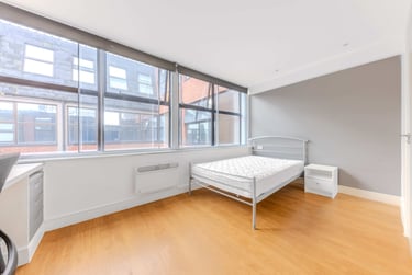 Large Double Bedded Rooms (Premium) at Portland House, 102 Prince of Wales Road, City Centre, Norwich, NR11NJ - Image 3