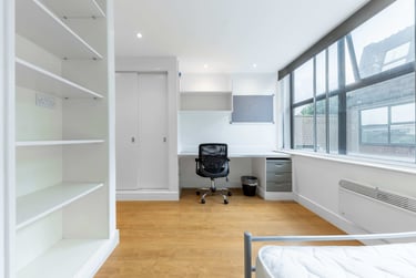 Large Double Bedded Rooms (Premium) at Portland House, 102 Prince of Wales Road, City Centre, Norwich, NR11NJ - Image 1