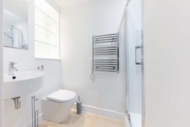 Standard Double Bedded Rooms at Portland House, 102 Prince of Wales Road, City Centre, Norwich, NR11NJ - Image 3