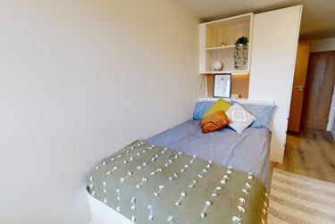 Silver En Suite at iQ Bristol, Marlborough Street, City Centre, Bristol, BS13EQ - Image 1