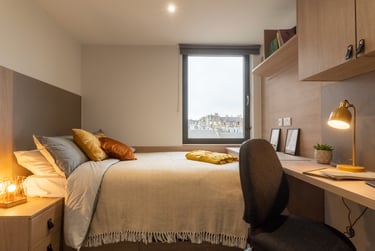 Saver En Suite at iQ The Mont, 13 Rilbank Terrace, Marchmont, Edinburgh, EH91FA - Image 1