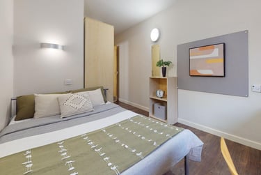 Bronze En Suite Deluxe at iQ Aspley House, Firth Street, City Centre, Huddersfield, HD13BN - Image 1