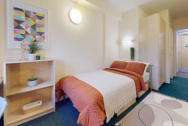 Bronze En Suite Premium at iQ Aspley House, Firth Street, City Centre, Huddersfield, HD13BN - Image 1
