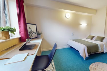 Silver En Suite Premium at iQ Aspley House, Firth Street, City Centre, Huddersfield, HD13BN - Image 1