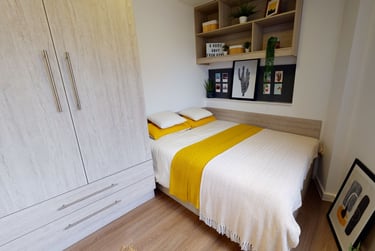 Gold En Suite - Image 1