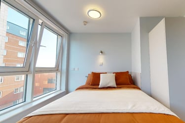 Silver Studio Deluxe at iQ Pavilions, Pavilions Student Village, Ruston Way, Lincoln, LN67BQ - Image 1
