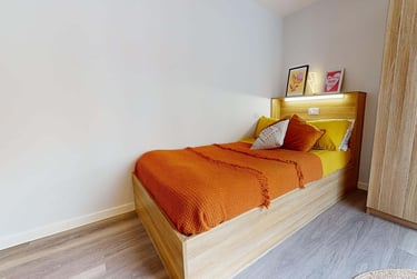 Silver Studio Deluxe at iQ Sterling Court, 6 Lakeside Way, Wembley, London, HA90BU - Image 1