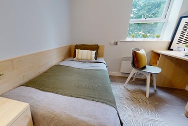 Saver En Suite at iQ Student Quarter, Seaford Road, City Centre, Salford, M66FN - Image 1
