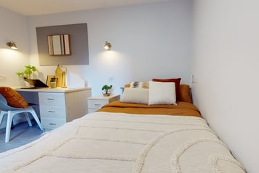 Silver En Suite at iQ Brocco, Upper Allen Street/Edward Street, City Centre, Sheffield, S37GB - Image 1