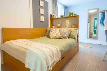 Gold En Suite-2627 at iQ Abacus House, 6-11 Baker Street, City Centre, Brighton, BN14JN - Image 1