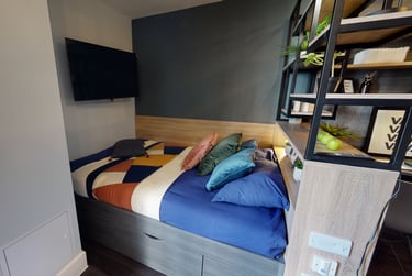 Gold Studio Plus-2627 at iQ Abacus House, 6-11 Baker Street, City Centre, Brighton, BN14JN - Image 1