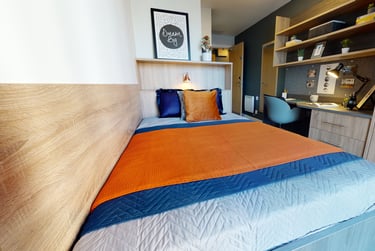 Silver En Suite Plus at iQ Abacus House, 6-11 Baker Street, City Centre, Brighton, BN14JN - Image 1