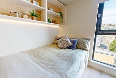 Gold En Suite at iQ Bristol, Marlborough Street, City Centre, Bristol, BS13EQ - Image 1