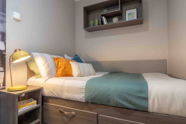 Bronze Studio at iQ Water Lane House, Temple Street, Clifton, Bristol, BS16HS - Image 1