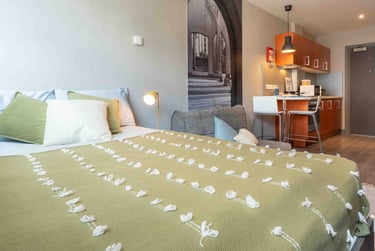 Gold Studio at iQ Water Lane House, Temple Street, Clifton, Bristol, BS16HS - Image 1