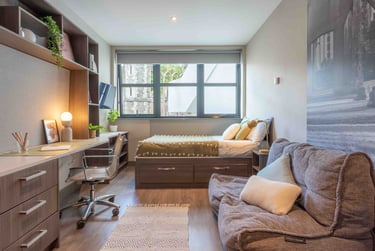 Gold Studio Plus at iQ Water Lane House, Temple Street, Clifton, Bristol, BS16HS - Image 1