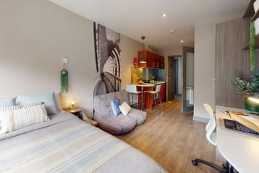 Platinum Studio Plus at iQ Water Lane House, Temple Street, Clifton, Bristol, BS16HS - Image 1