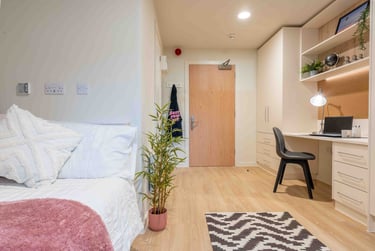 Bronze Studio at iQ Longwood Place, Longwood Close, Earlsdon, Coventry, CV48AE - Image 1