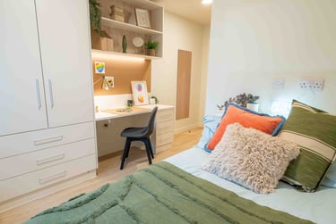 Gold En Suite Plus at iQ Longwood Place, Longwood Close, Earlsdon, Coventry, CV48AE - Image 1