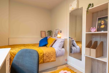 Silver Studio at iQ Longwood Place, Longwood Close, Earlsdon, Coventry, CV48AE - Image 1