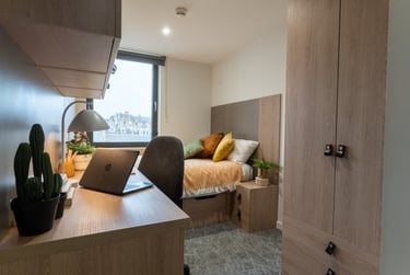 Bronze En Suite at iQ The Mont, 13 Rilbank Terrace, Marchmont, Edinburgh, EH91FA - Image 1