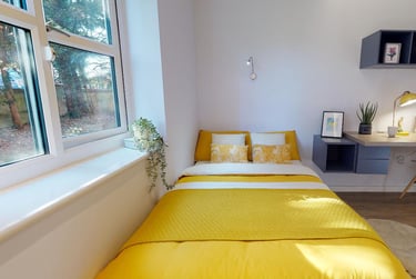 Silver En Suite at iQ The Podium, 70 Egham Hill, City Centre, Egham, TW200BQ - Image 1