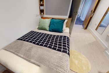 Silver En Suite at iQ Elgin Place, 240 Bath Street, City Centre, Glasgow, G24JW - Image 1