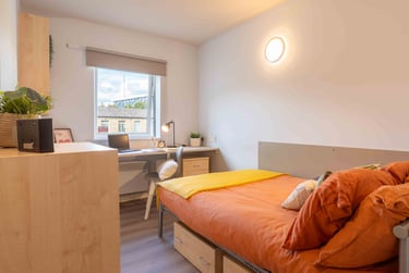 Bronze En Suite at iQ Aspley House, Firth Street, City Centre, Huddersfield, HD13BN - Image 1