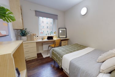 Bronze En Suite Plus at iQ Aspley House, Firth Street, City Centre, Huddersfield, HD13BN - Image 1