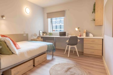 Silver En Suite at iQ Aspley House, Firth Street, City Centre, Huddersfield, HD13BN - Image 1