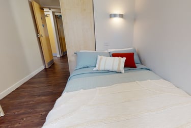 Silver En Suite Plus at iQ Aspley House, Firth Street, City Centre, Huddersfield, HD13BN - Image 1