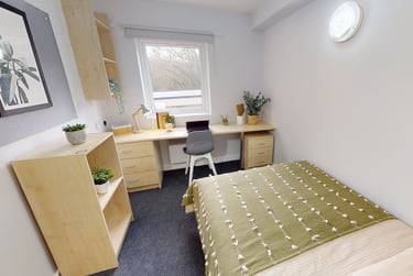 Bronze En Suite at iQ Little Aspley House, Firth Street, City Centre, Huddersfield, HD13BN - Image 1