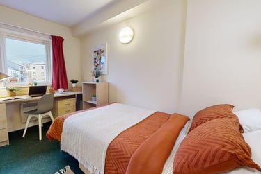 Copper En Suite at iQ Little Aspley House, Firth Street, City Centre, Huddersfield, HD13BN - Image 1