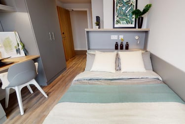 Bronze En Suite-2627 at iQ Altus House, Tower House Street, City Centre, Leeds, LS28GH - Image 1