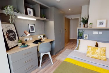 Bronze En Suite Plus-2627 at iQ Altus House, Tower House Street, City Centre, Leeds, LS28GH - Image 1